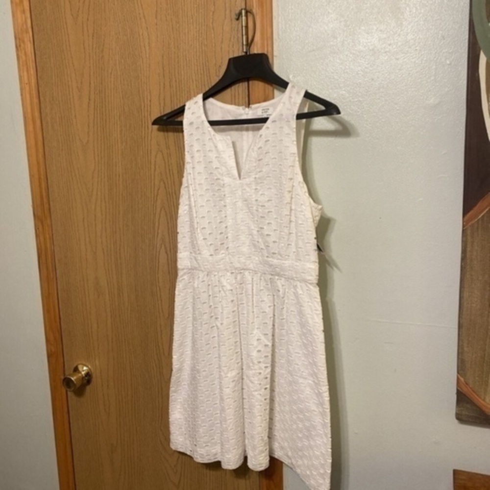 Crown & Ivy NWT Size 10 Solid White Sleeveless Knee-Length V-Neck A-Line Dress